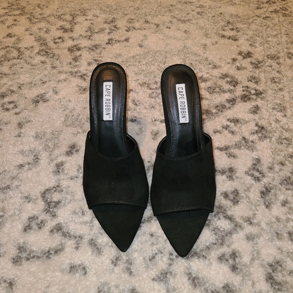 Cape Robbin Suede like Vegan Mule Sandals heels - Picture 5 of 5